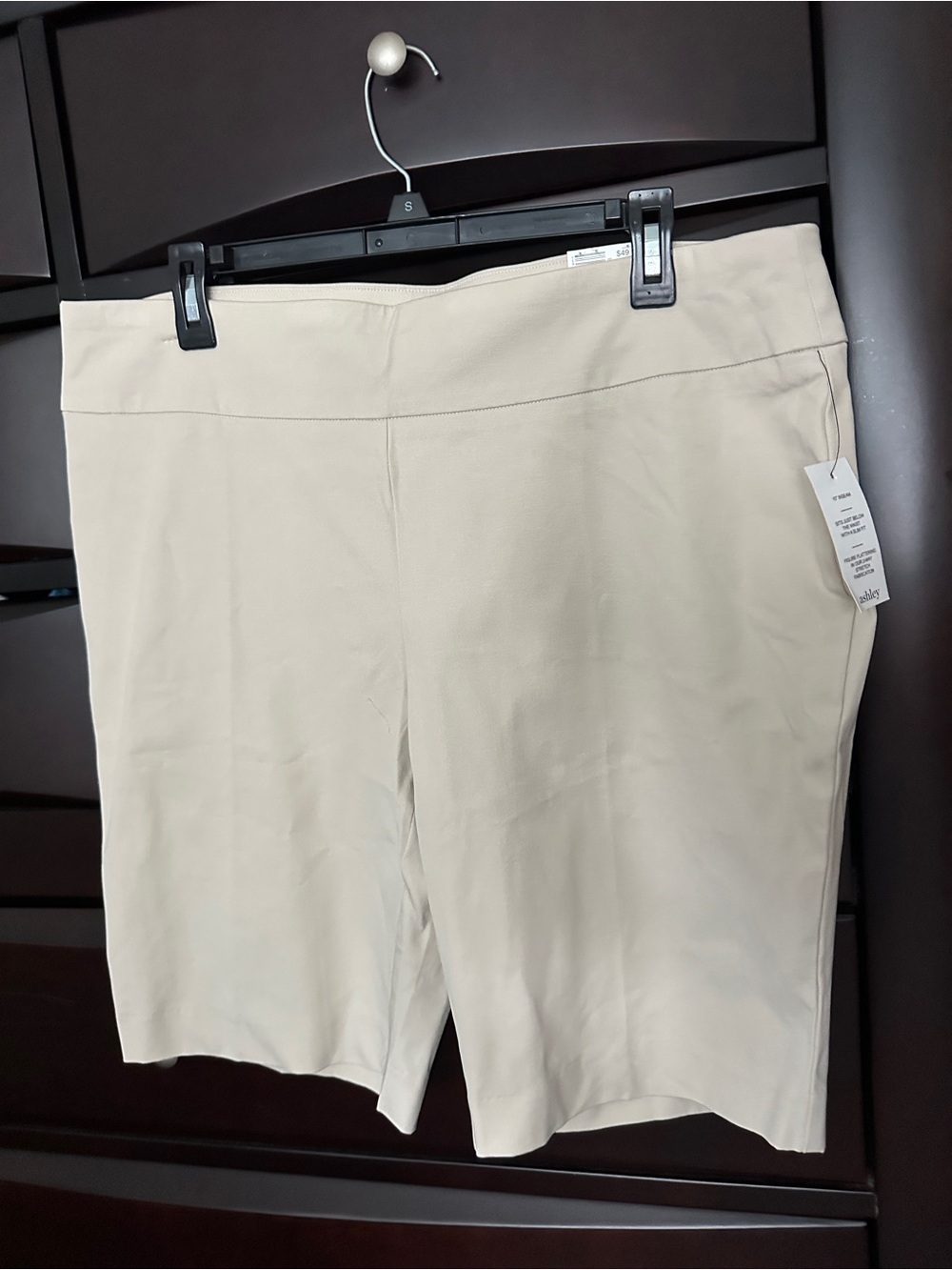 Crown and Ivy NWT Beige Mid-Thigh Stretch Bermuda Shorts